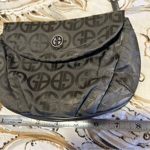 Gianni Bini Wristlet logo